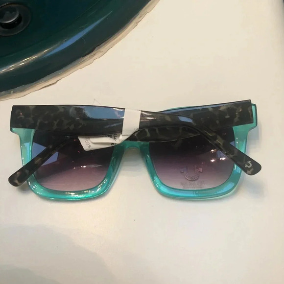 NWT TRUE RELIGION SUNGLASSES - Picture 3 of 4